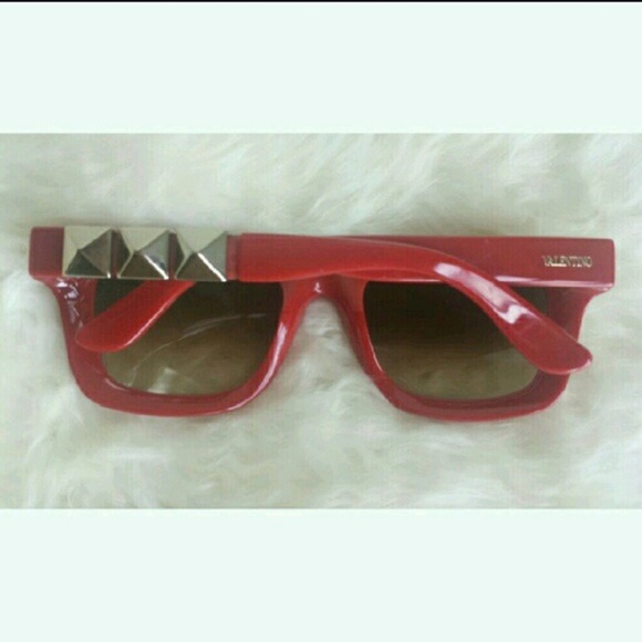 Valentino Rockstud Red Wayfarer Style Sunglasses - Picture 6 of 7